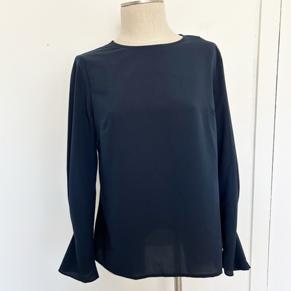 Banana Republic Navy Blue Bell Sleeve‎ Blouse NWT Small